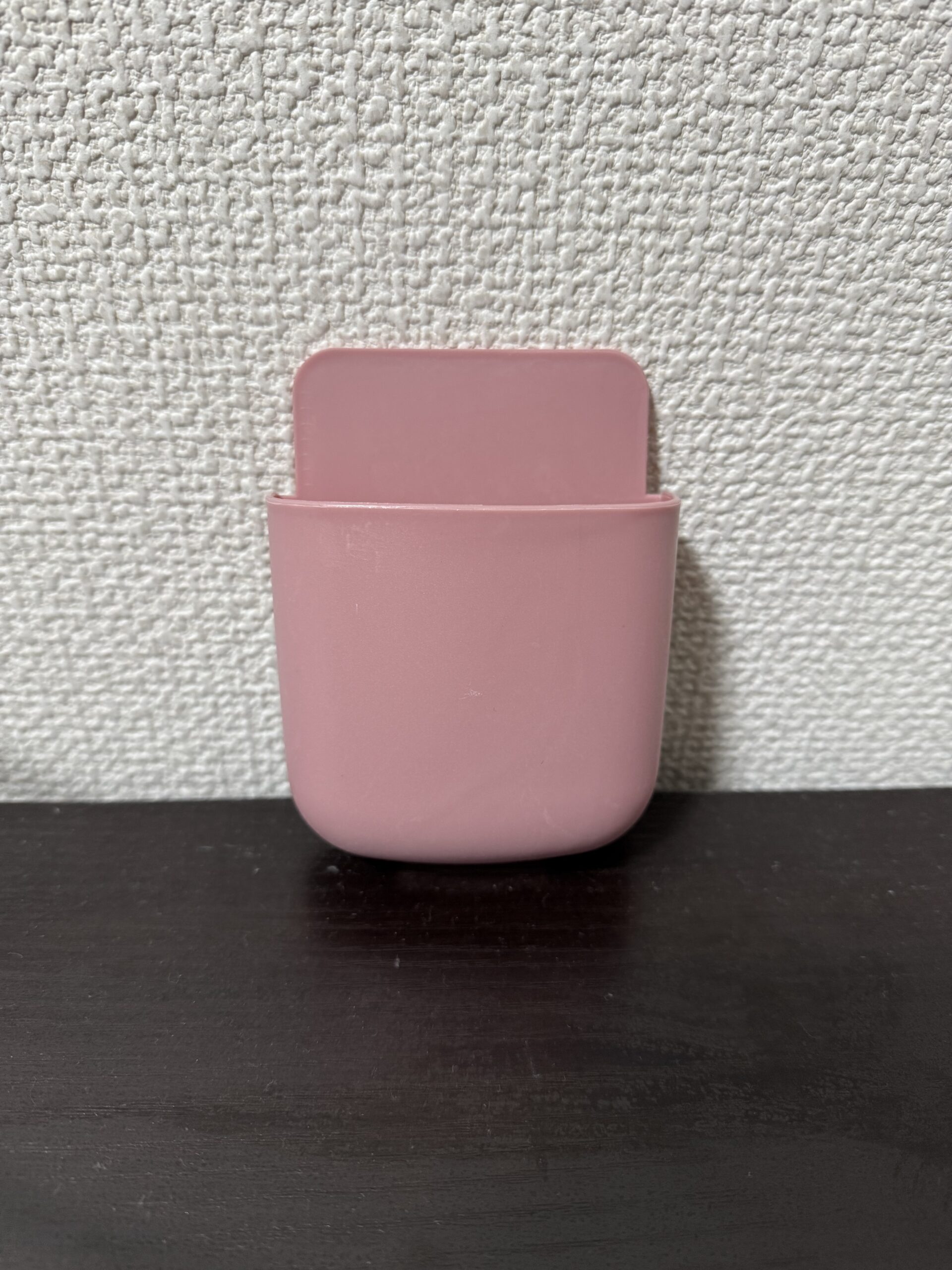 「あれ、どこ置いたっけ？」を人生から消去する。壁掛けラックがもたらす「年間30時間の自由」と「自分を許せる心」